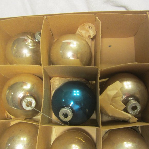 VTG GLASS BALL ORNAMENTS, MIXED SET, 11 IN SET W/VTG BOX TOP - Picture 2 of 6